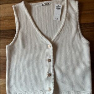 BNWT Abercrombie knit button up vest - size m - cream
